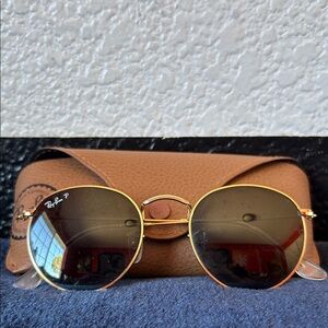 Ray-Ban Round Metal Sunglasses W/Pouch - Gold Frame - Black Lenses